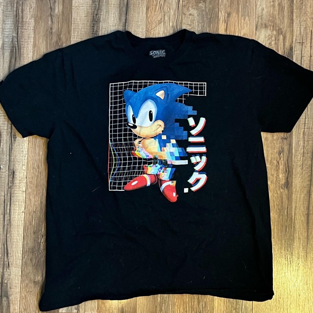Sonic Graphic Tee excellent condition!
